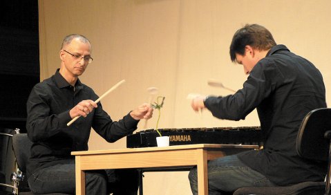 Neue Löffel klingen gut: das Schlagwerk-Duo „MuniCussion“ bei der „jop“-Preisverleihung 2010 in München. Foto: Juan Martin Koch