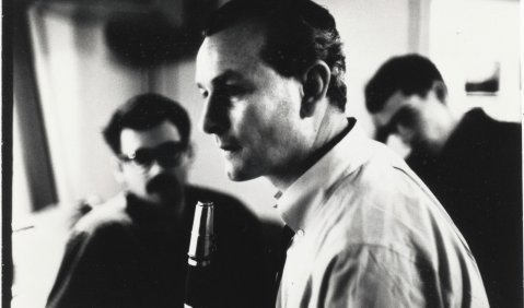 Jimmy Giuffre bei der Aufnahmesession für die LP „Fusion“ mit dem Pianisten Paul Bley und dem damals noch Kontrabass spielenden E-Bassisten Steve Swallow (1961). Foto Herb Snitzer/ECM Records