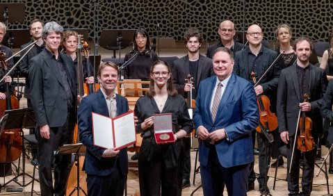 Brahms-Medaille an das Ensemble Resonanz. Foto: Jann Wilken