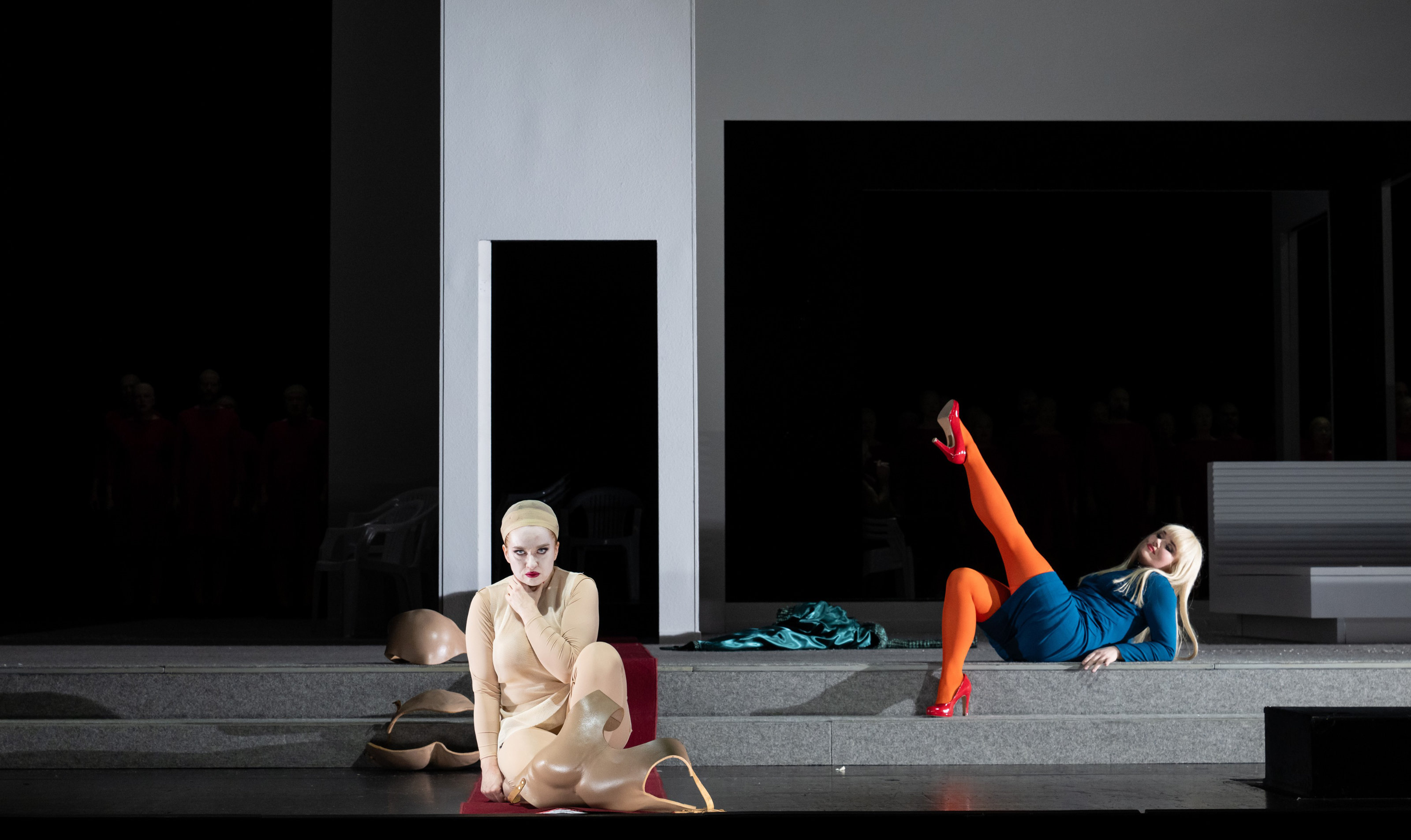 Izabela Matula (Katerina Ismailowa), Maria Polańska (Sonjetka). © Sandra Then