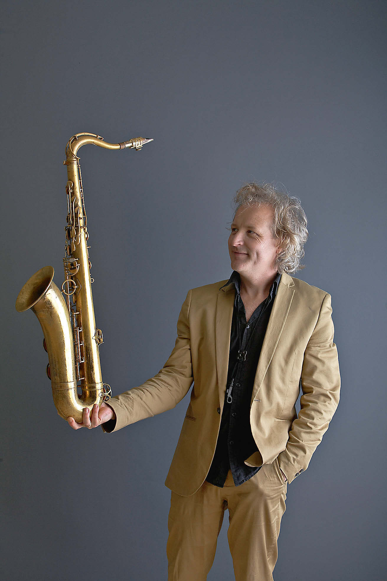 Saxophonist Peter Lehel sucht die Balance aus technisch strukturiertem und inspirierend freiem Üben. Foto: Peter Hillert