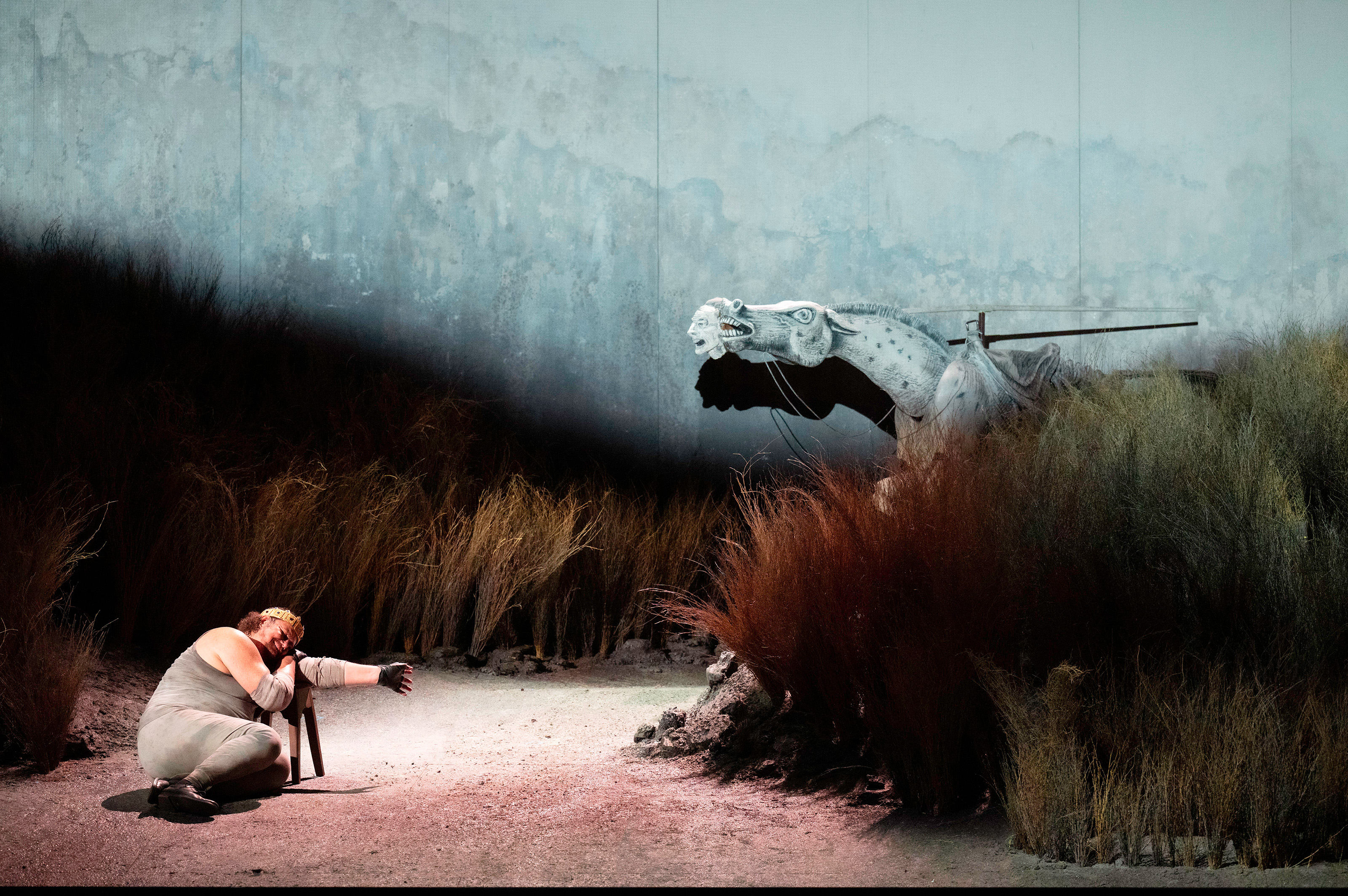 „Der goldene Hahn“ von Nikolai Rimski-Korsakow an der Komischen Oper Berlin. (2024). Foto: Monika Rittershaus