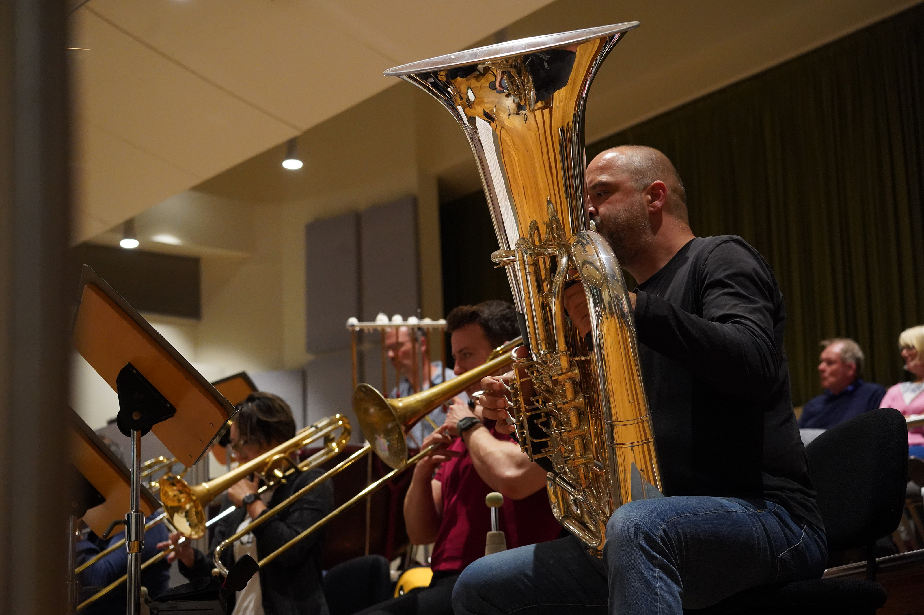 Die Tuba ist Teil der Posaunengruppe im Orchester. © NWD