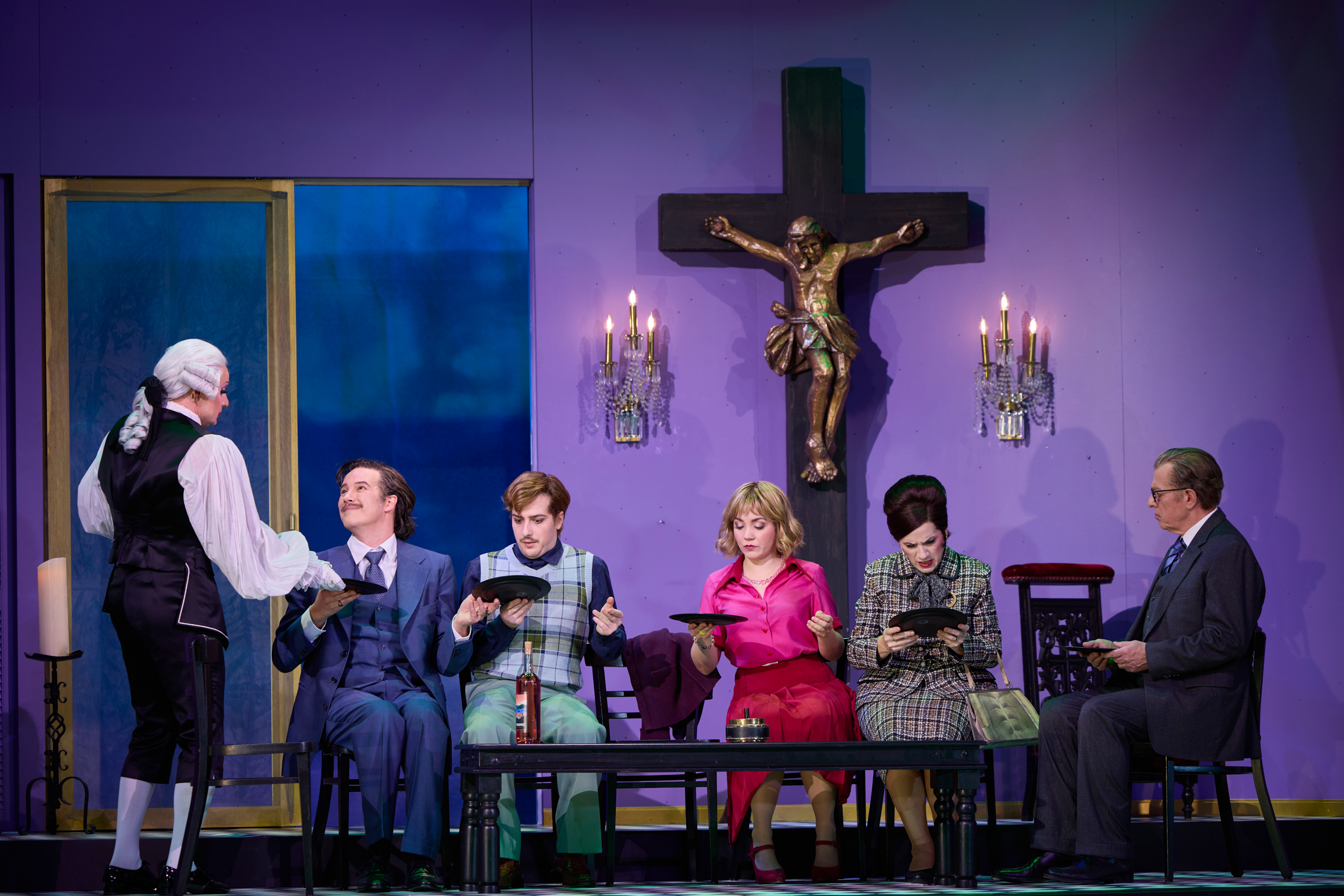 Christian Schleinzer (Jacob), Daniel Prohaska (Georges), Paul Valentin Clementi (Jean-Michel), Florentine Beyer (Anne Dindon), Anja Clementi (Marie Dindon), Erwin Windegger (Edouard Dindon). Foto: © Markus Tordik