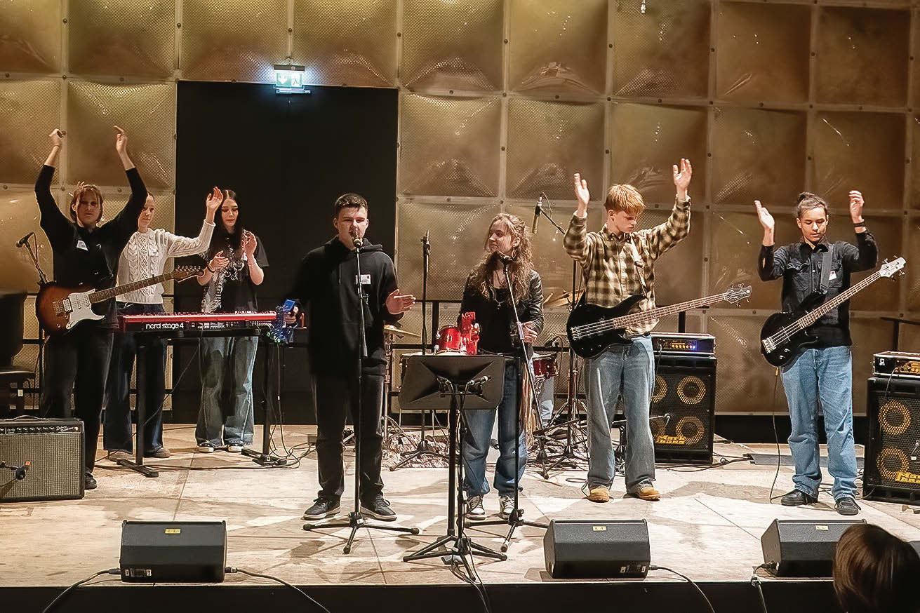 Für die Sache aufeinander eingeschwungen: Schüler*innen der Schillerschule Dresden-Lochwitz performen ihr „Timmy oder Egal“.