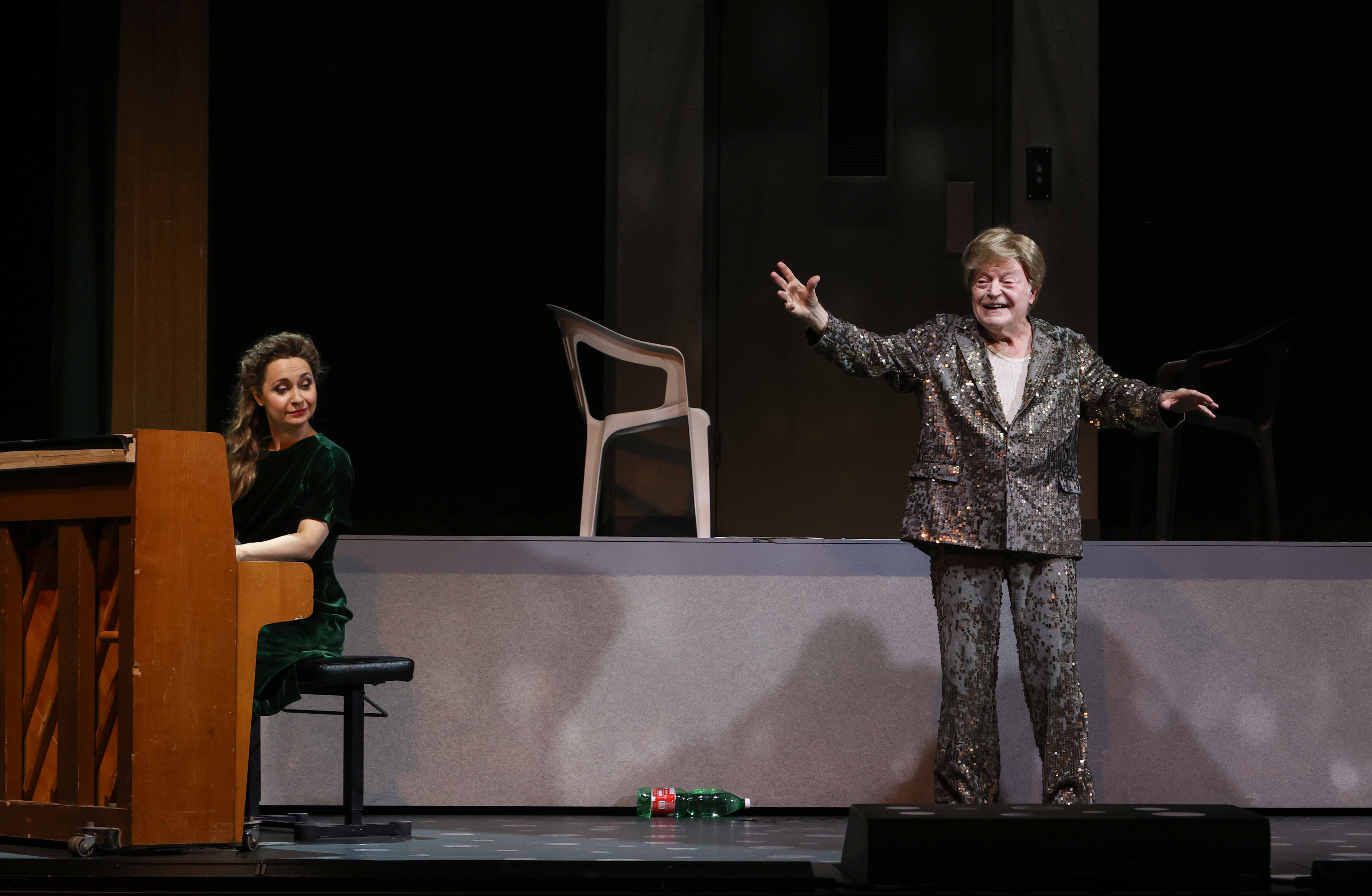 „Orpheus in der Unterwelt“ am Theater Bremen. Foto: Jörg Landsberg