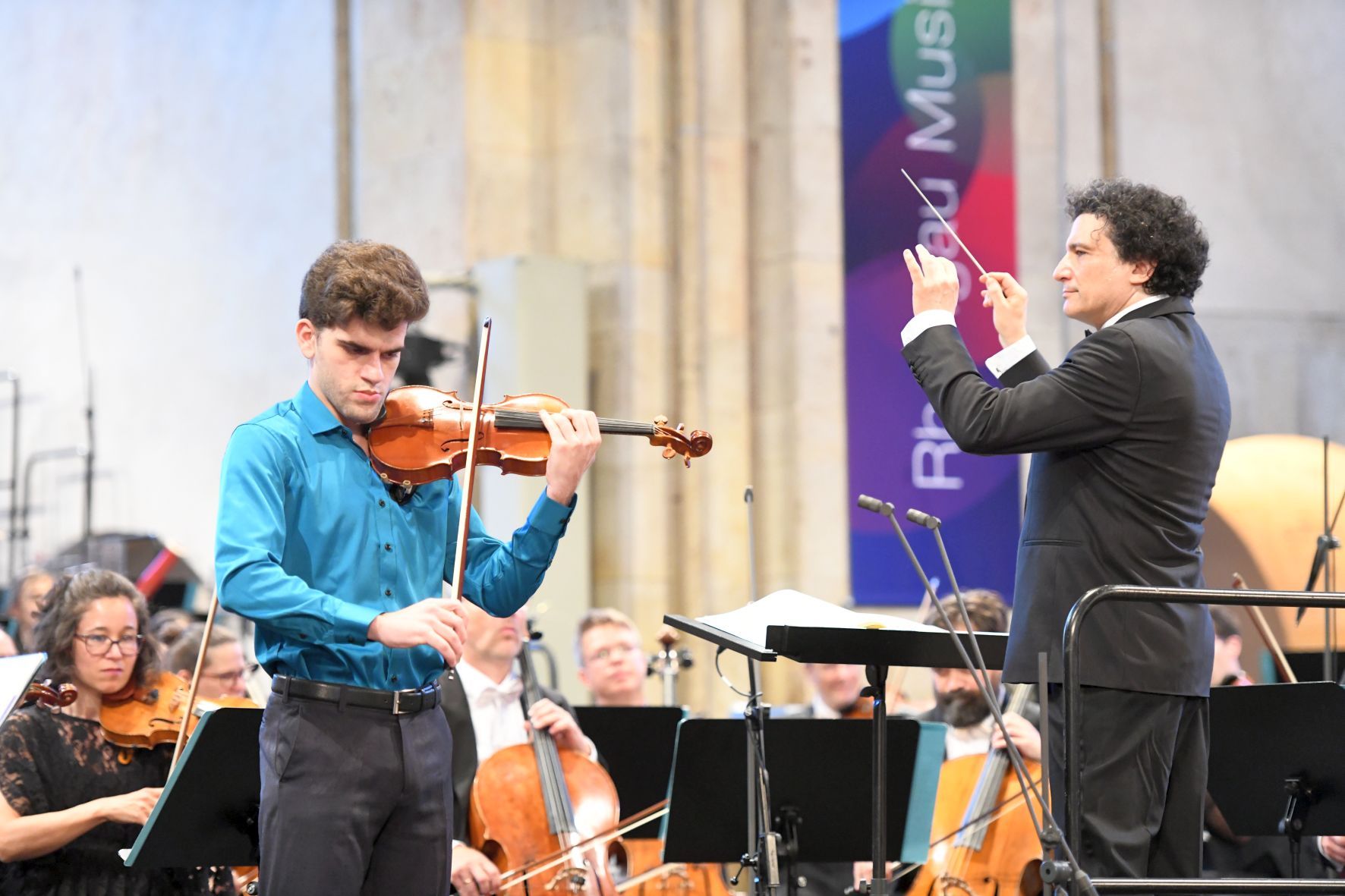 Alain Antinoglu und Guido Sant’Anna im partnerschaftlichen Musizieren beim Eröffnungskonzert. Foto: Ansgar Klostermann.