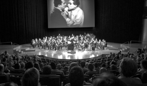 Das Landesblasorchester des Volksmusikerbunds NRW spielt „Metropolis“ in der Kölner Philharmonie. Foto: Hyou Vielz