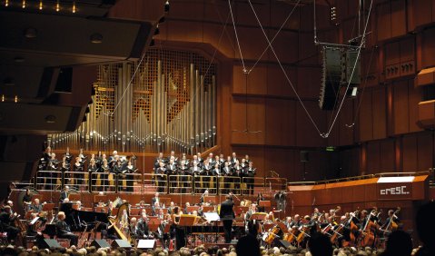 „Requiem für einen jungen Dichter“ mit dem hr-Sinfonieorchester unter der Leitung von Karl-Heinz Steffens. Foto: Tibor Pluto