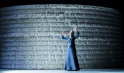 Liudmila Lokaichuk als Effi Briest im der gleichnamigen Oper von Siegfried Matthus. Foto: Staatstheater Cottbus