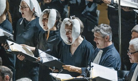 Chor aus Schumanns Oper „Genoveva“. Foto: Killig/Dresdner Musikfestspiele