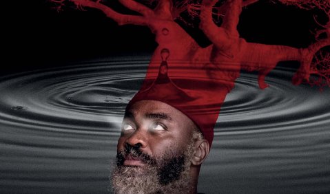 Nduduzo Makhathini: Unomkhubulwane. Das CD-Cover zeigt einen Mann mit leuchtenden Augen einem rot gefärbten Baum als Haupthaar und im Hintergrund ein Wassertropfen auf einer Wasseroberfläche