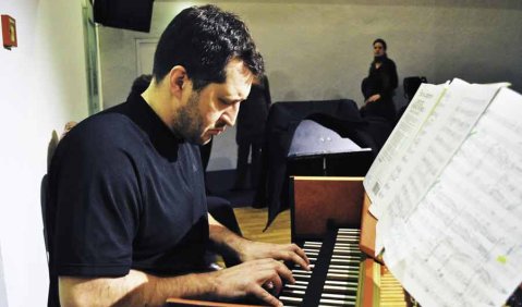 Couperin-Beschwörung: Thomas Adès als Cembalist in Frankfurt. Foto: Charlotte Oswald