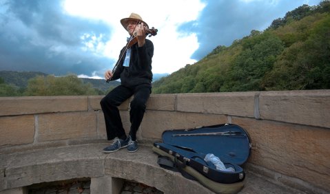 Auf den Brücken und zu Wasser: Musik für Fortbewegungsmittel und 20 KlangTräger durch das Umland von Eisenach mit Musik von Zoro Babel, Daniel Ott, Kirsten Reese, Erwin Stache und Enrico Stolzenburg. Foto: Martin Hufner