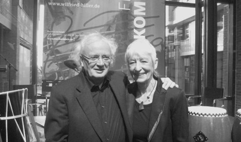 Wilfried Hiller mit seiner Frau Elisabeth Woska bei der Eröffnung des Hiller-Festivals im Gasteig. Foto: Hannes Magerstaedt