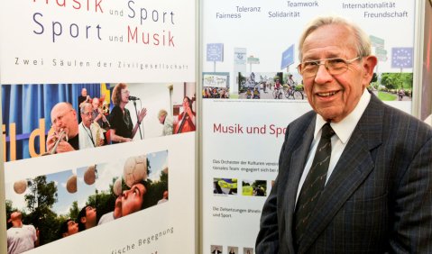 Christoph-Hellmut Mahling bei der Ausstellung „Musik und Sport – Sport und Musik“ des Landesmusikrats Rheinland-Pfalz. Foto: LMR Rheinl.-Pf.