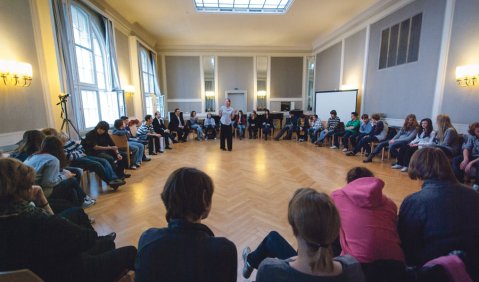 Gruppenunterrichtssituation beim Aktionstag Musik der Musikhochschulen 2009 an UdK Berlin. Foto: Martin Hufner