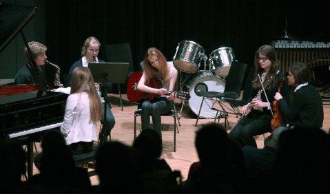 „Zeitgenössische Musik in der Schule“: Liebfrauenschule Oldenburg. Foto: Klaus Fleige/Musik 21