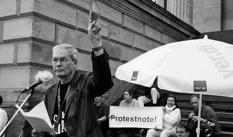 Am 14. Juni, weltweit der Tag der Musik, wurde demonstriert: Berliner Musikschullehrer auf dem Gendarmenmarkt. Foto: ver.di