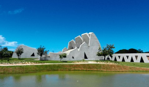 Überlebensgroße Skulptur im Naturschutzgebiet: das Teatro de Trancoso. Foto: Gero Schließ