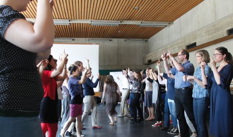 Praktische Übungen beim Thementag. Foto: Feifei Wang