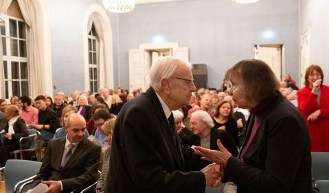 Cristóbal Halffter, Sofia Gubaidulina im Gespräch. Foto: Astrid Ackermann