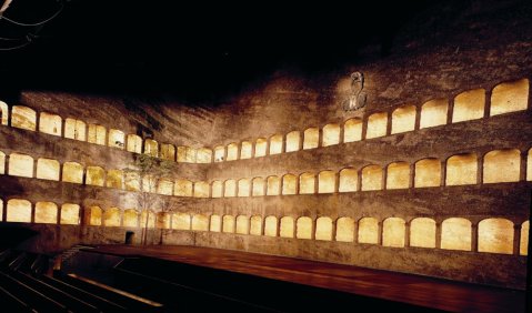 Die Felsenreitschule bei Nacht. Foto: Salzburger Festspiele, Oskar Anrather