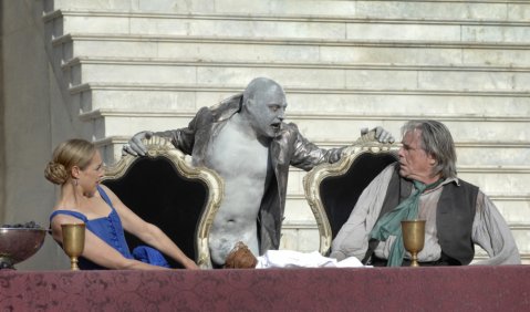 Sophie von Kessel (Buhlschaft), Ben Becker (Tod), Peter Simonischek (Jedermann). Foto: SBFS, Clärchen Baus-Mattar & Matthias Baus