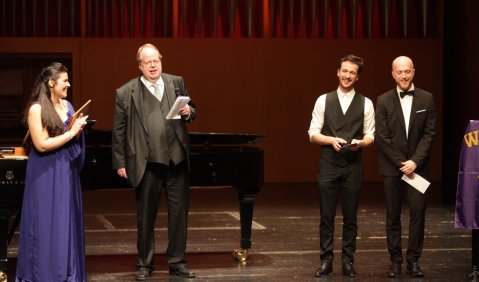 v.l.n.r.: Marcela Rahal, Hans Warthmann (LIONS Club), Diogo Mendes und Martin Gennen. Foto: Siegfried Duryn