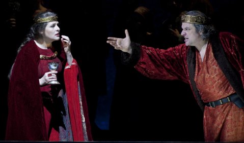 Macbeth 2011: Tatiana Serjan (Lady Macbeth), Željko Lučić (Macbeth). Foto: Silvia Lelli 