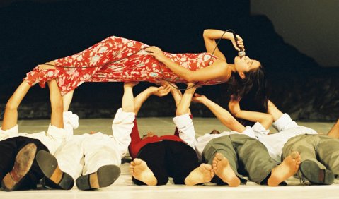 Silvia Farias in „Masurca Fago“. Foto: Ulli Weiss