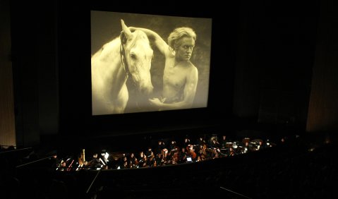 Fritz Langs „Die Nibelungen“ an der Deutschen Oper Berlin. Foto: Friedrich-Wilhelm-Murnau-Stiftung/Thomas Rafalzyk 