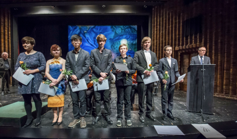 Teilnehmer der Orchesterwerkstatt (v.l.): Leonie Plaga, Susanne Hardt, Tianyang Zhang, Emanuel Reichert-Lübbert, Christian Brandenburger, Romeo Wecks, Maximilian Haberstock. Foto: Presse, Jürgen Meusel