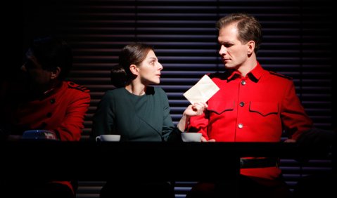 Vasiliki Roussi und Marcus Günzel in Sondheims „Passion“ in Dresden. Foto: Kai-Uwe Schulte-Bunert