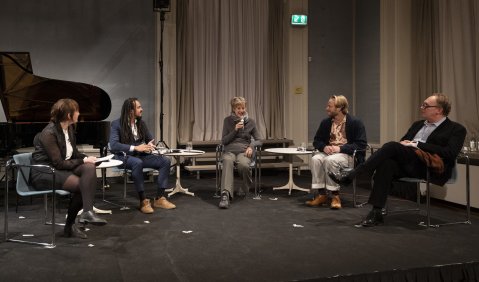 Podiumsdiskussion zum Jubliläum der Ernst von Siemens Musikstiftung in der Akademie der Schönen Künste München mit Katja Heldt, Jessie Cox, Iris ter Schiphorst, Bastian Zimmermann und Florian Hauser. Foto: Astrid Ackermann