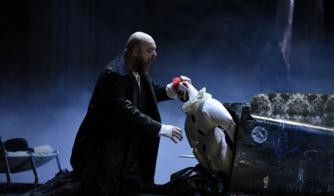 Vladislav Sulimski in Rigoletto bei den Maifestspielen Wiesbaden. Foto: Presse