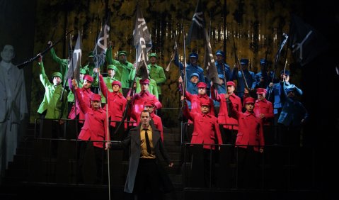 Andreas Schager und der Chor der Oper Halle. Foto: Gert Kiermeyer