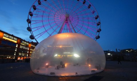 Kunst in der Bubble? Die aufblasbare Plastikblase des Künstlerdu[1]os Plastique Fantastique war ein begeh- und hörbarer Hingucker. Foto: Ralf Dombrowski