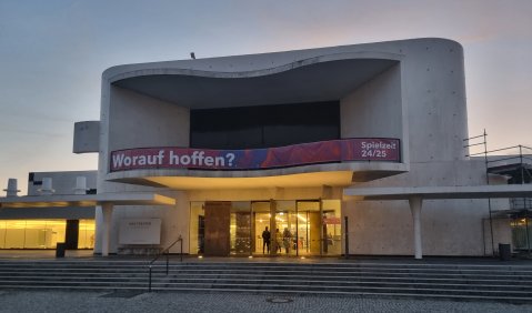 Worauf hoffen? Theater Darmstadt. Foto: Christoph Becher