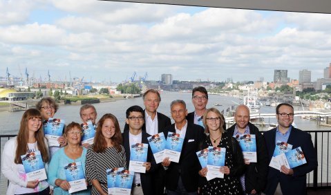 Hengelbrock schwärmt von der Elbphilharmonie: «weltweit einzigartig». Foto: Michael Zapf